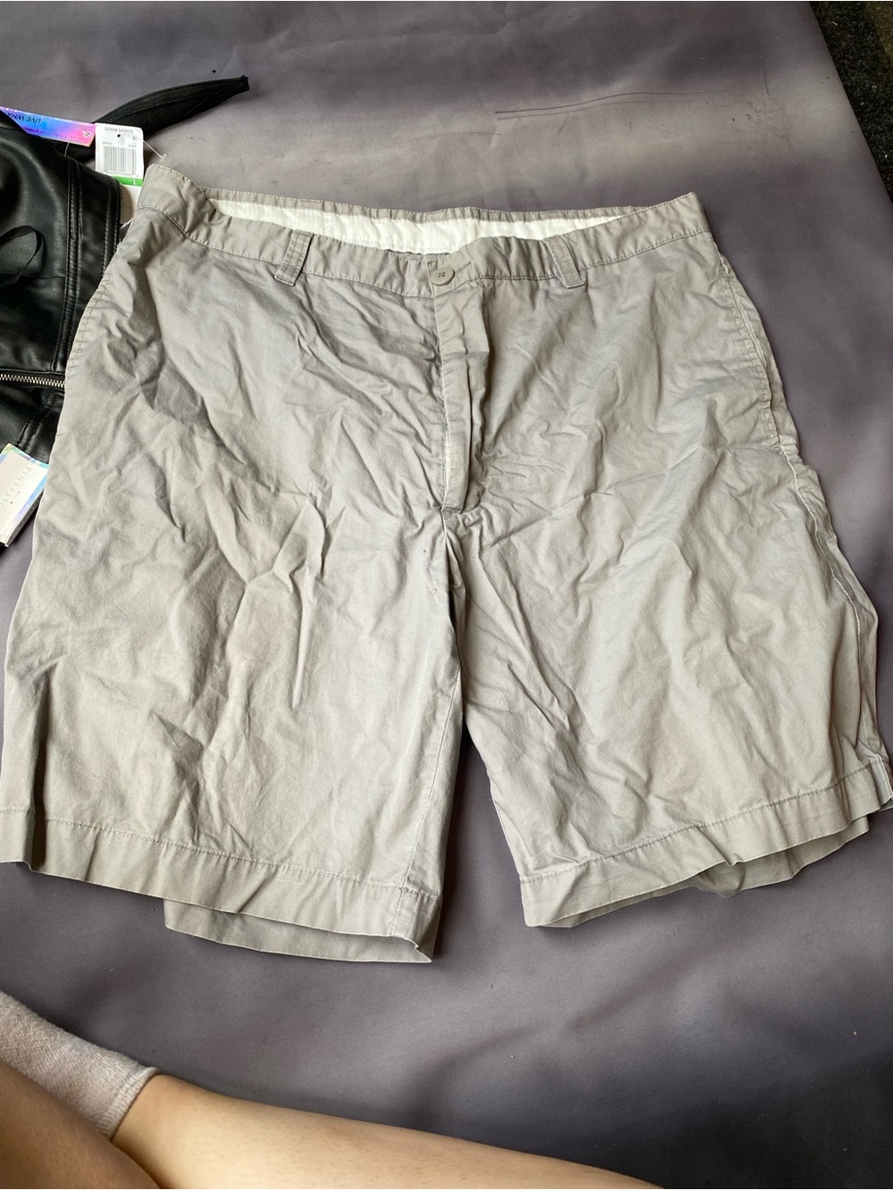 Weekenders Men's Flat-Front Light Gray Shorts